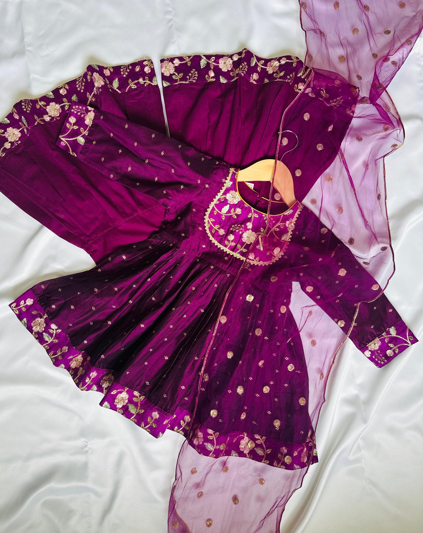 Shop girls’ Chanderi Silk Indian ethnic wear for Navratri, Puja, weddings & festivals. Ships from Guelph, Canada.