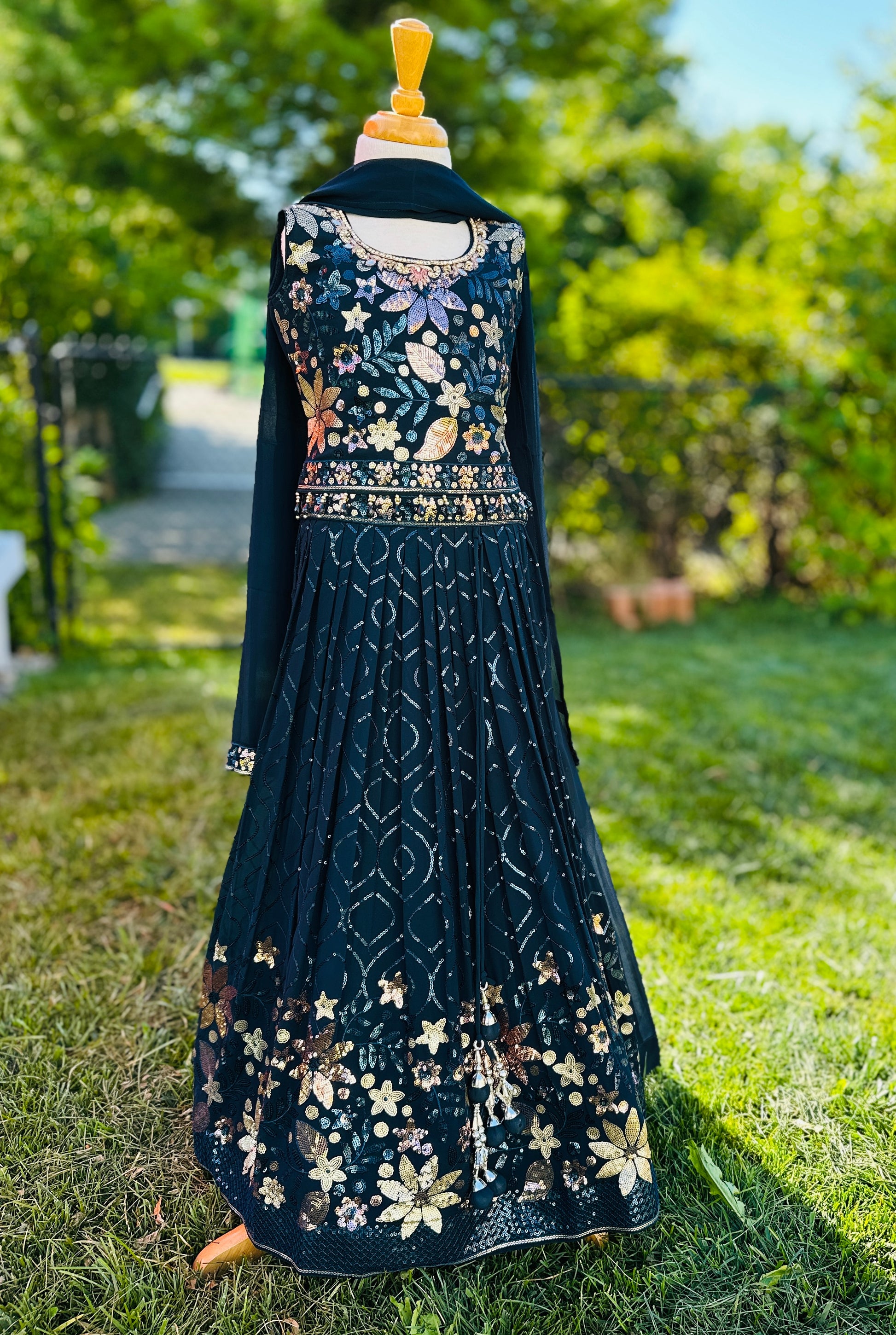 Kids designer lehengas & chaniya cholis in Canada. Shop festive ghagra choli outfits for weddings, Diwali, parties at best prices.