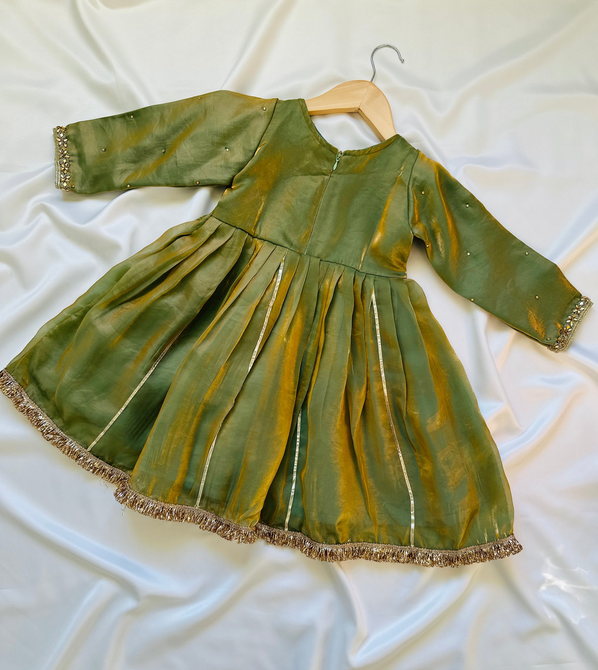 Buy Kids’ 3-piece Frock Pant Dupatta outfit with lace detail. Perfect Indian ethnic wear in Canada for pooja, Diwali & Dusshera.